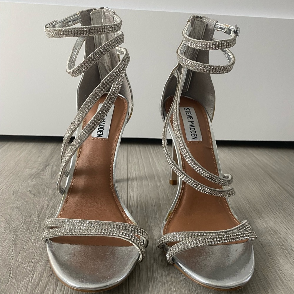 *Sparkly!!* Dazzling Silver & Rhinestone Strappy Heels!